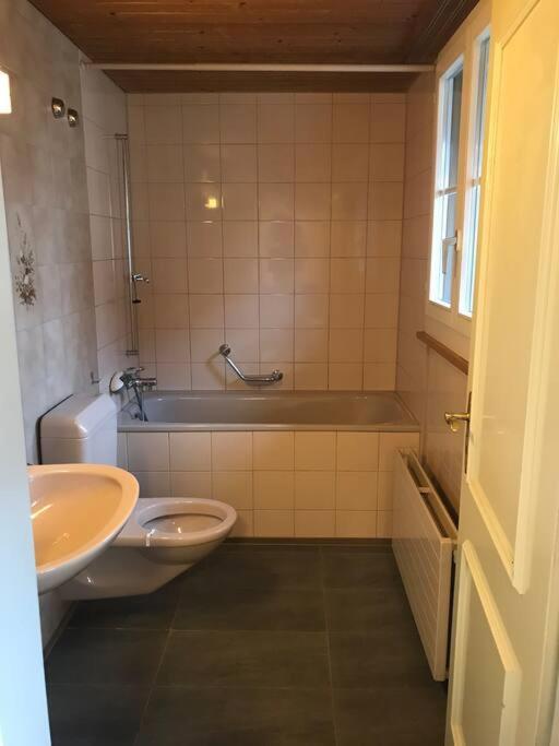 Apartamento Simple Flat 72 M2 In The Centre Of Burgdorf With Private Parking Exterior foto
